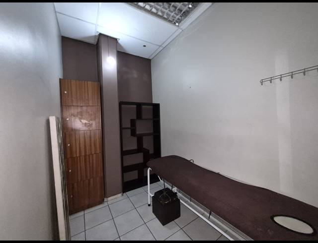89M² RETAIL TO LET IN SUNNINGHILL